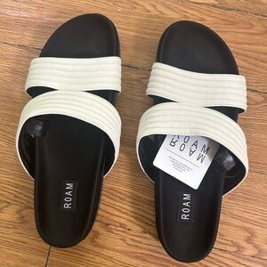 NEW ROAM White Crescent Quilt Slides 40